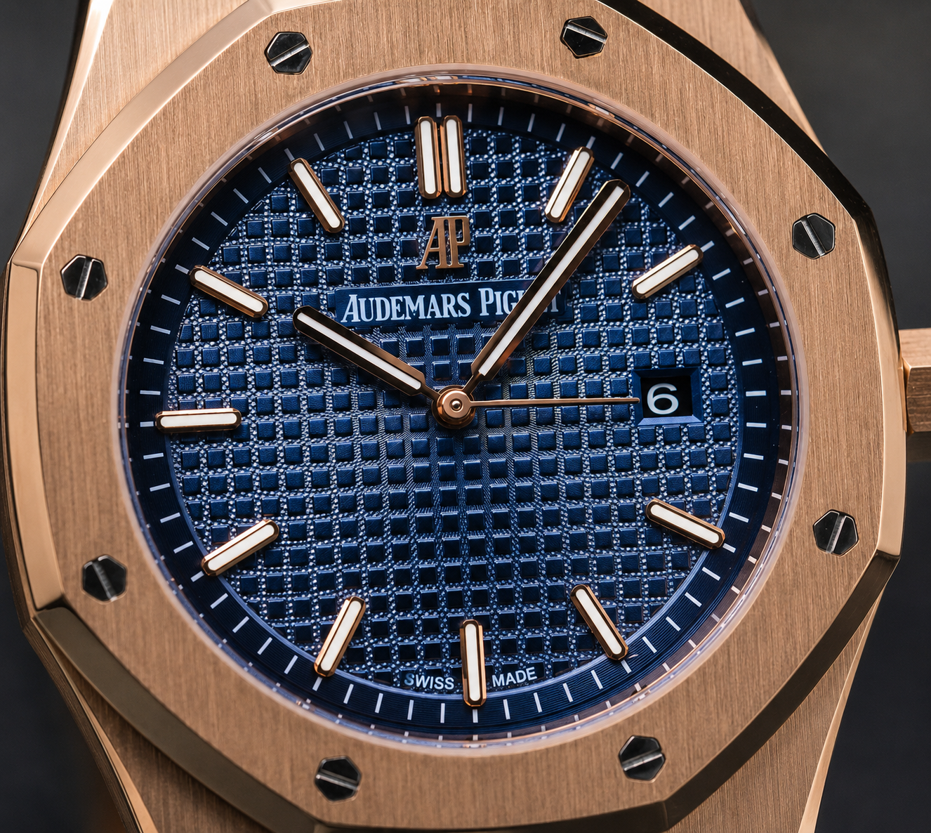 AUDEMARS PIGUET ROYAL OAK 37 MM ORO ROSA – ESFERA AZUL TEXTURIZADA