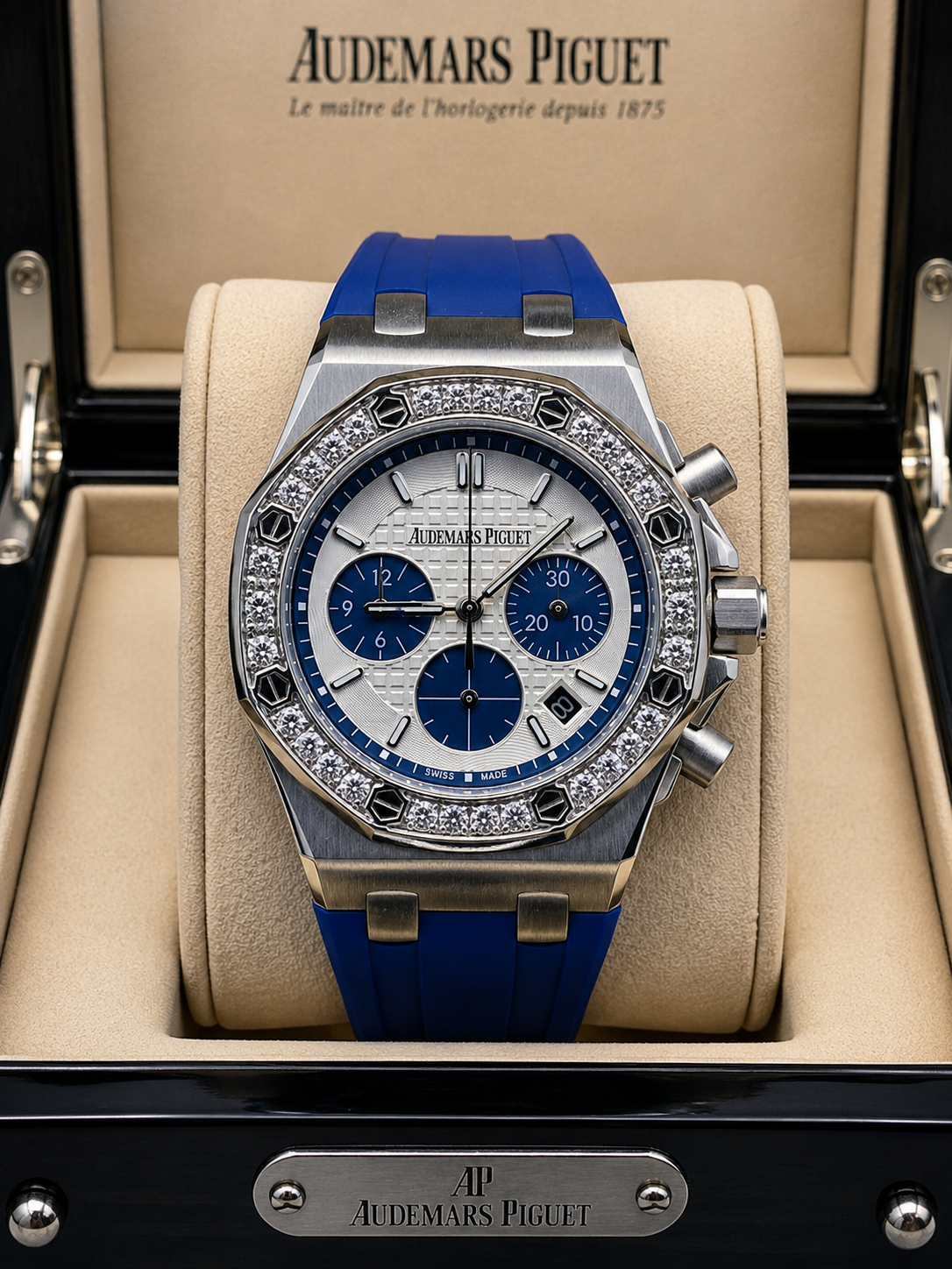 AUDEMARS PIGUET ROYAL OAK CHRONOGRAPH DAMA 37 MM – BISEL Y CAJA ENGASTADOS CON CIRCONIAS