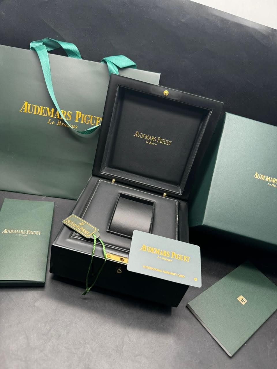 Audemars Piguet Royal Oak Chronograph Rose Gold White Rubber 36mm