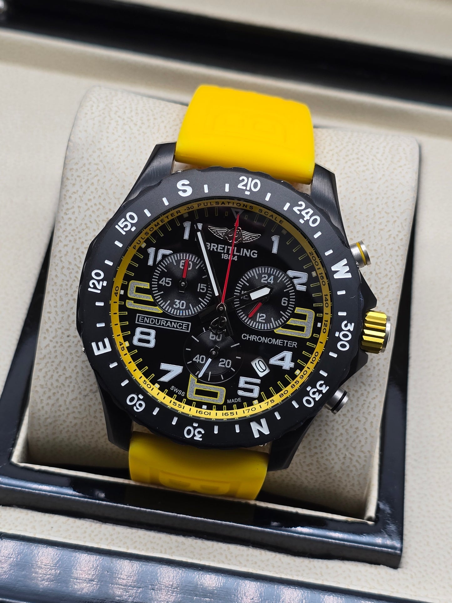 BREITLING ENDURANCE PRO CHRONOGRAPH 44MM NEGRO Y AMARILLO