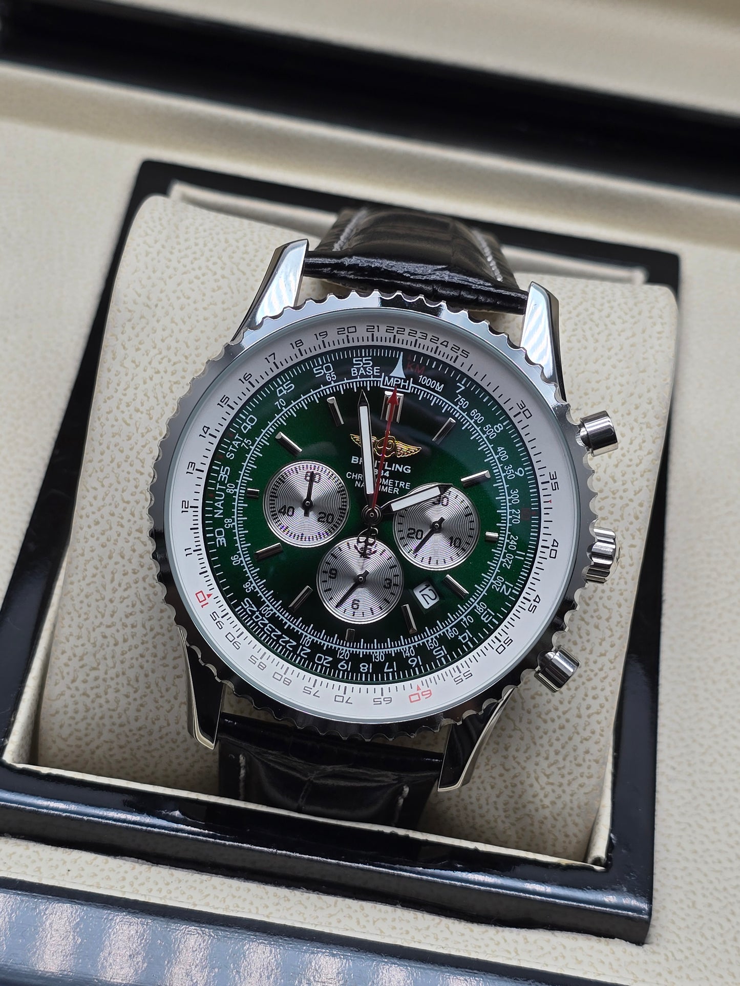 BREITLING NAVITIMER CHRONOGRAPH 46MM VERDE CUERO