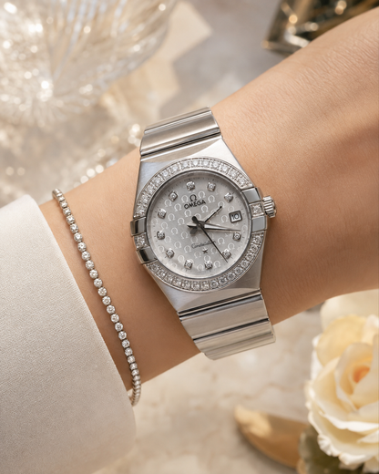 OMEGA CONSTELLATION DAMA PLATEADO CON BISEL ENGASTADO