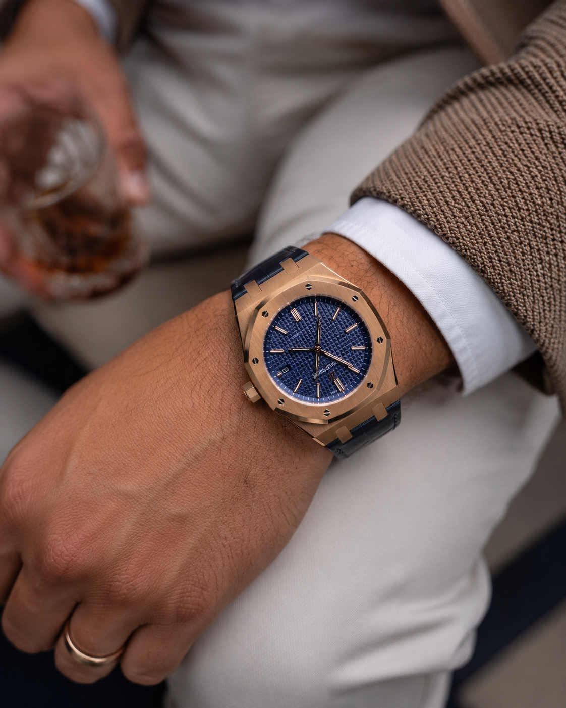 AUDEMARS PIGUET ROYAL OAK 37 MM ORO ROSA – ESFERA AZUL TEXTURIZADA
