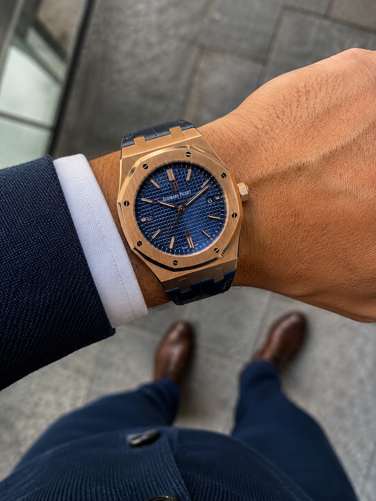 AUDEMARS PIGUET ROYAL OAK 37 MM ORO ROSA – ESFERA AZUL TEXTURIZADA