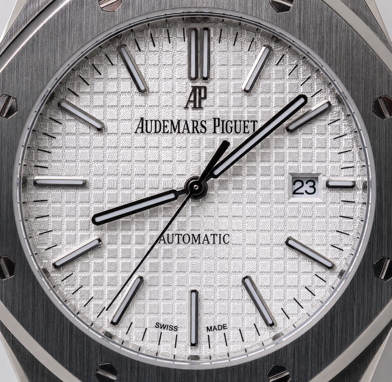 AUDEMARS PIGUET ROYAL OAK 37 MM ACERO – ESFERA PLATA TEXTURIZADA
