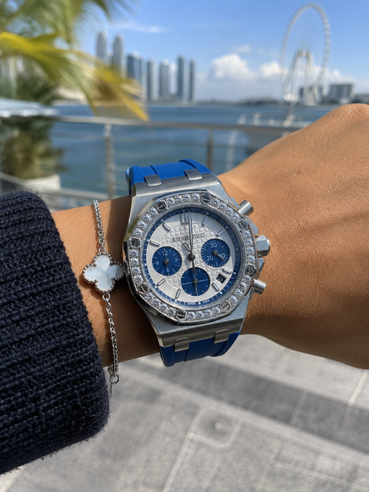 AUDEMARS PIGUET ROYAL OAK CHRONOGRAPH DAMA 37 MM – BISEL Y CAJA ENGASTADOS CON CIRCONIAS