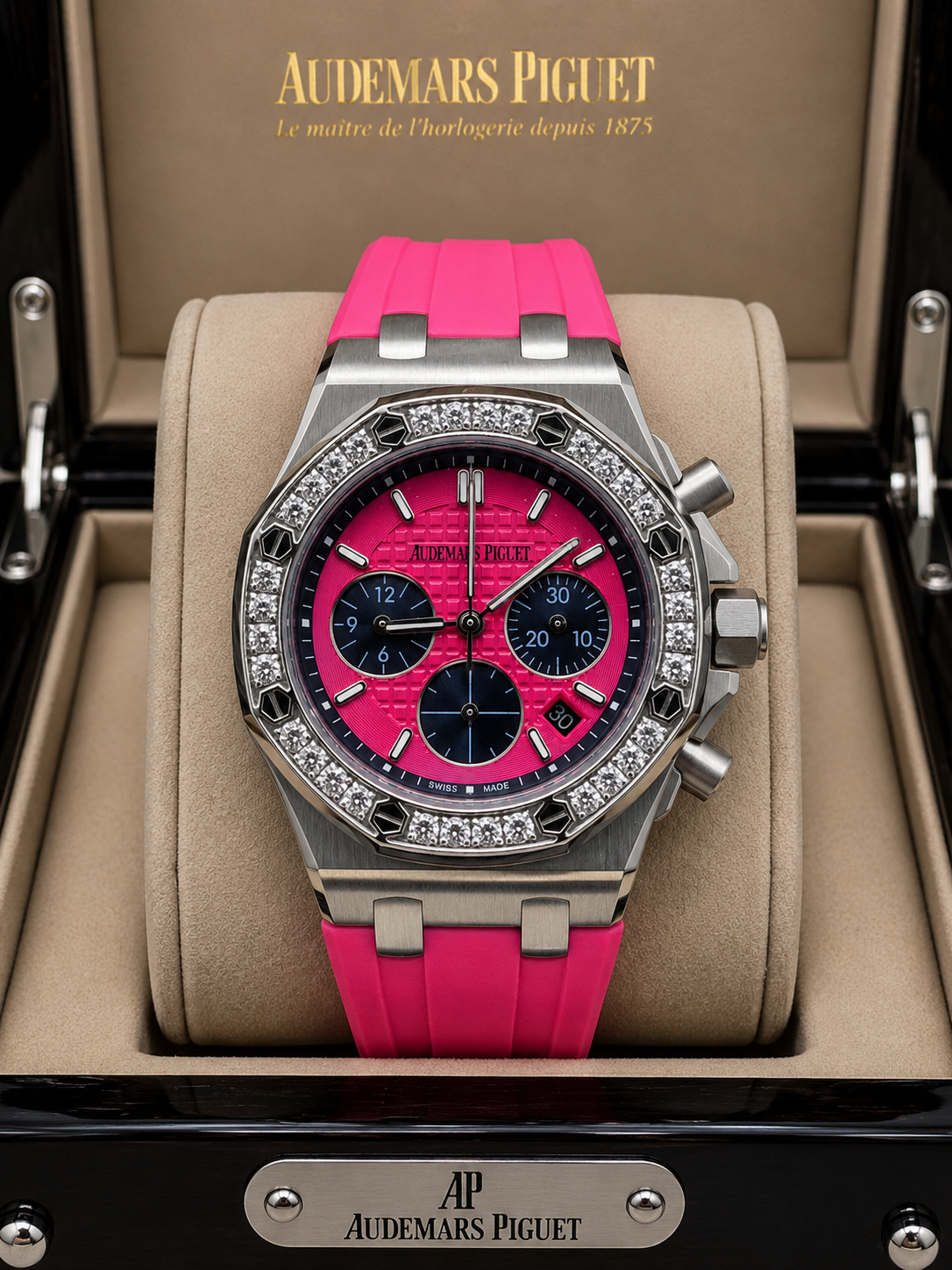 AUDEMARS PIGUET ROYAL OAK CHRONOGRAPH DAMA 37 MM – BISEL Y CAJA ENGASTADOS CON CIRCONIAS