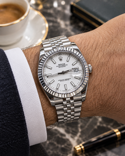 ROLEX DATEJUST 36 MM – ESFERA BLANCA, BISEL ESTRIADO Y JUBILEE