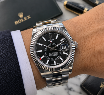 ROLEX SKY-DWELLER – ESFERA NEGRA, BISEL ESTRIADO Y BRAZALETE OYSTER