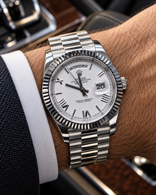 ROLEX DAY-DATE 40 MM – ESFERA BLANCA, BISEL ESTRIADO Y BRAZALETE PRESIDENT