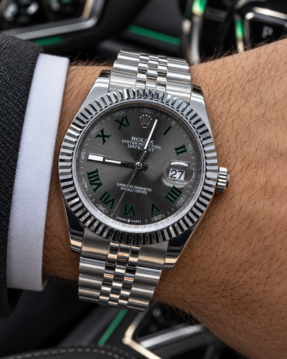 ROLEX DATEJUST 41 MM – ESFERA WIMBELDOM CON NÚMEROS ROMANOS VERDES, BISEL ESTRIADO Y BRAZALETE JUBILEE