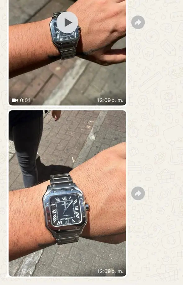 Cliente luciendo su Cartier Santos recién recibido